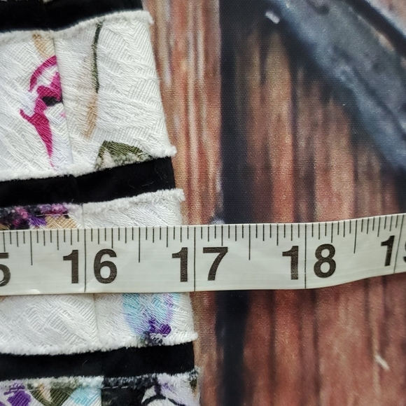 White black house market skirt - Picture 7 of 7